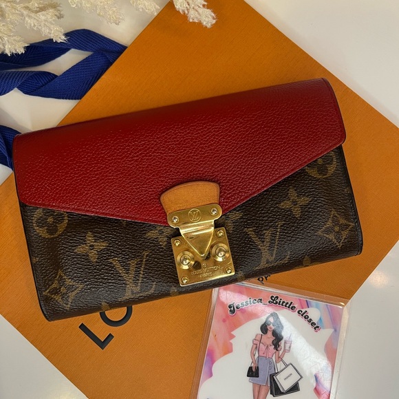 🎀 LOUIS VUITTON Monogram Pallas Wallet Cherry
Sold Out - Picture 1 of 11